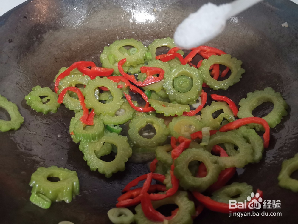 红椒炒苦瓜片