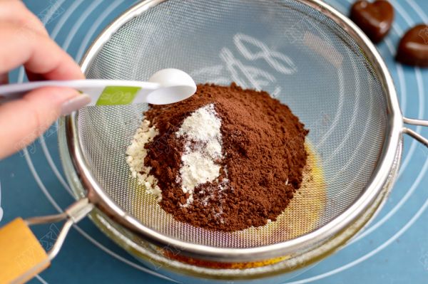 咸焦糖巧克力杯蛋糕