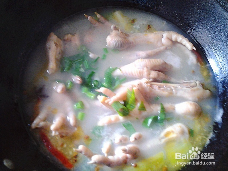 怎么做可以美容的小红椒清炖鸡掌