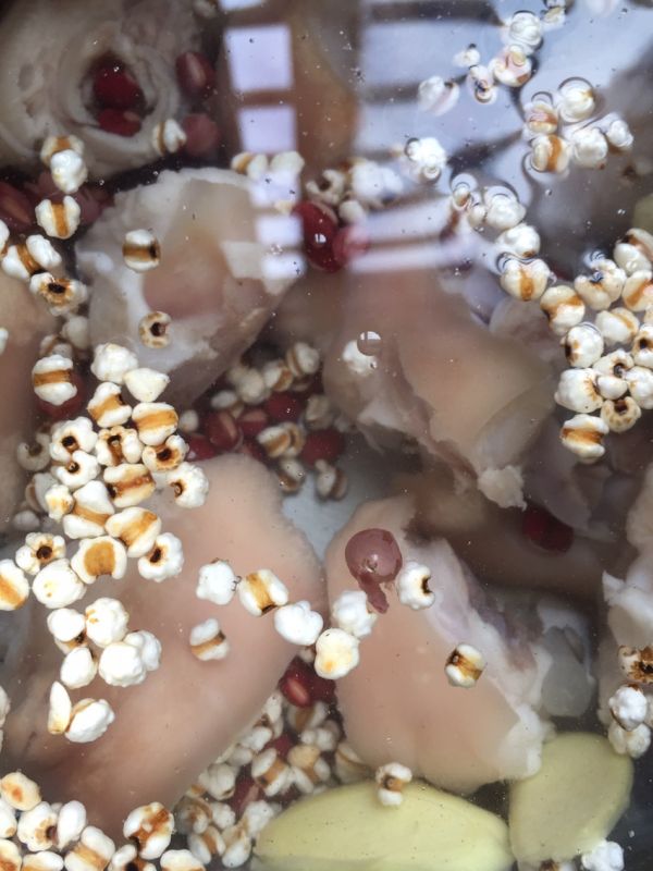 红豆薏米猪蹄汤