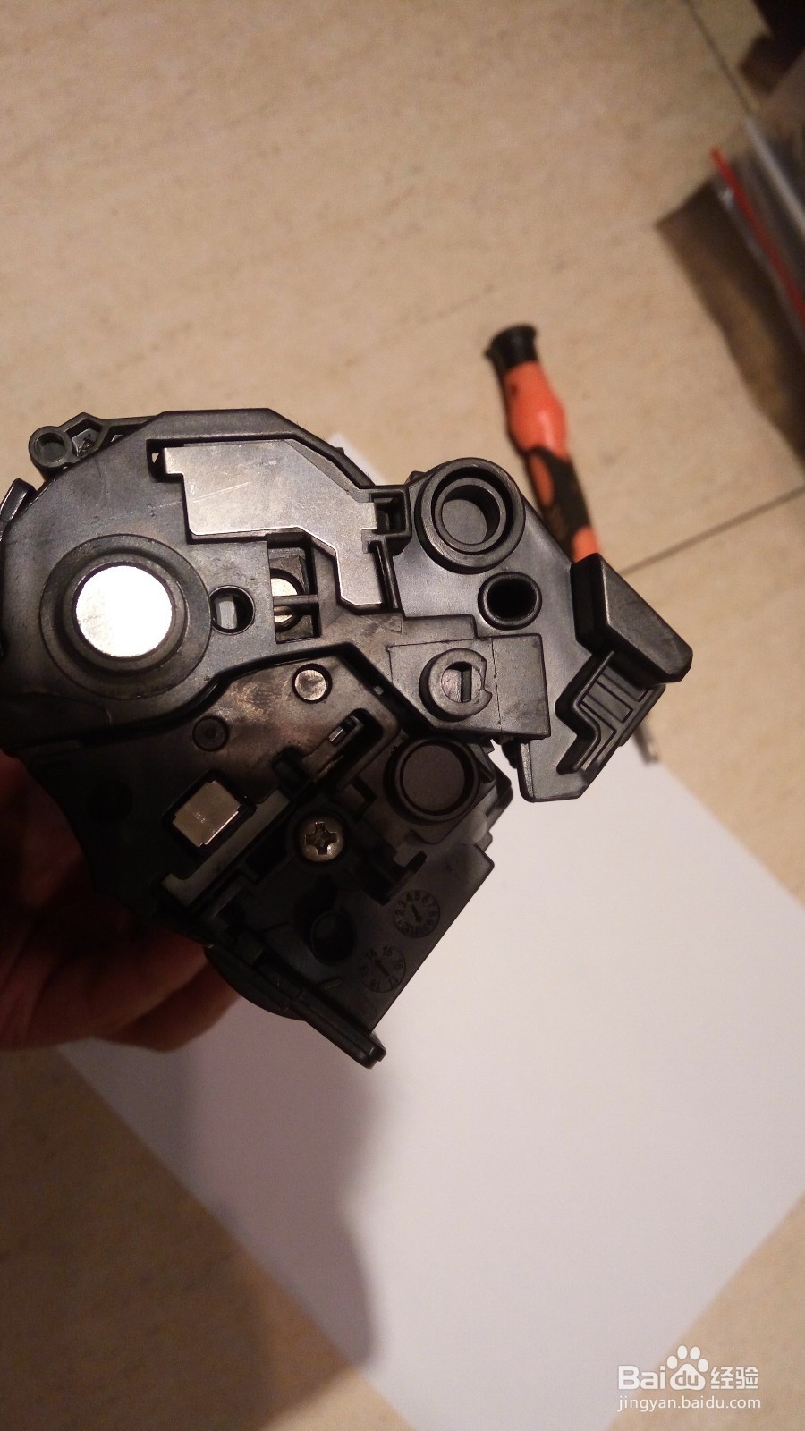 HP惠普P1007打印机打印黑色条痕废粉仓清理