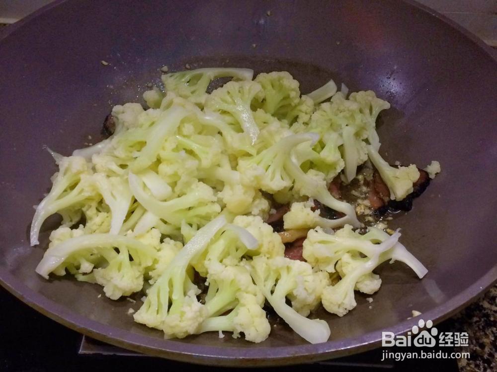 烟熏肉炒花菜的做法