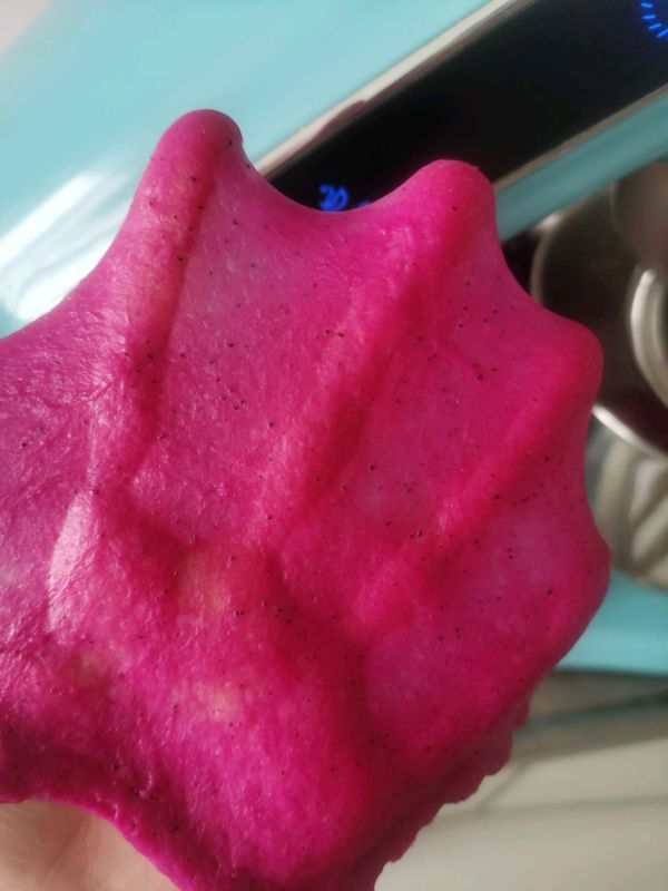 火龙果椰蓉面包