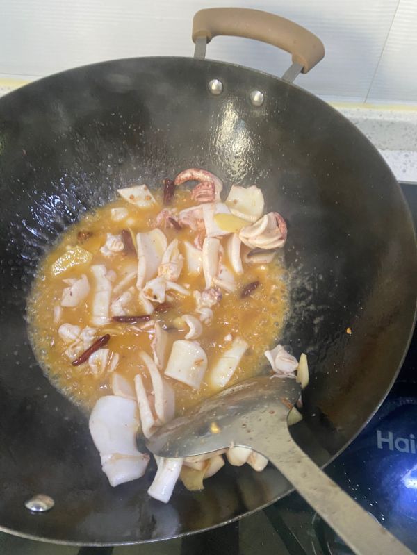 爆炒香辣鱿鱼锅巴