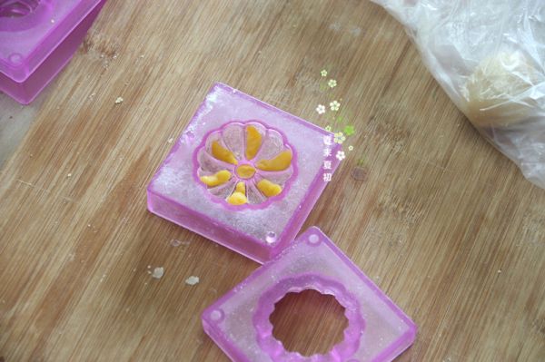 和果子板栗蓉桃山