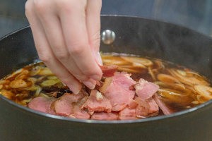 教大家做酸香牛肉锅