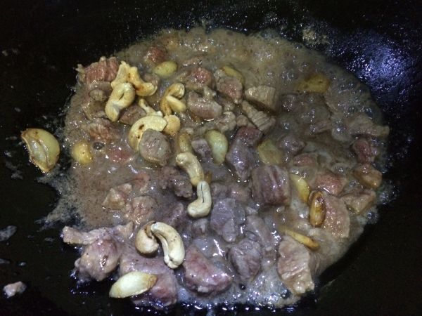 金蒜腰果牛肉粒