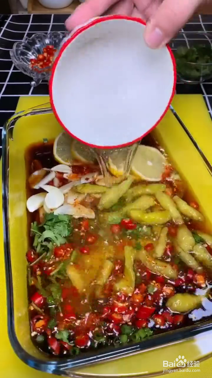 如何制作好吃酸辣的无骨鸡爪