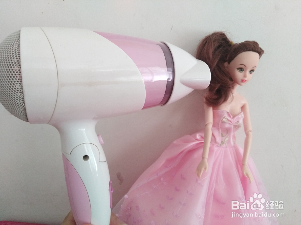吹风机有多种用法，只用来吹头发就太可惜了