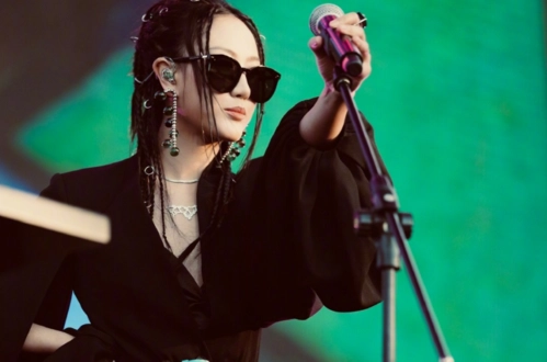 痛仰女二是谁