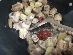 家常红烧排骨的做法