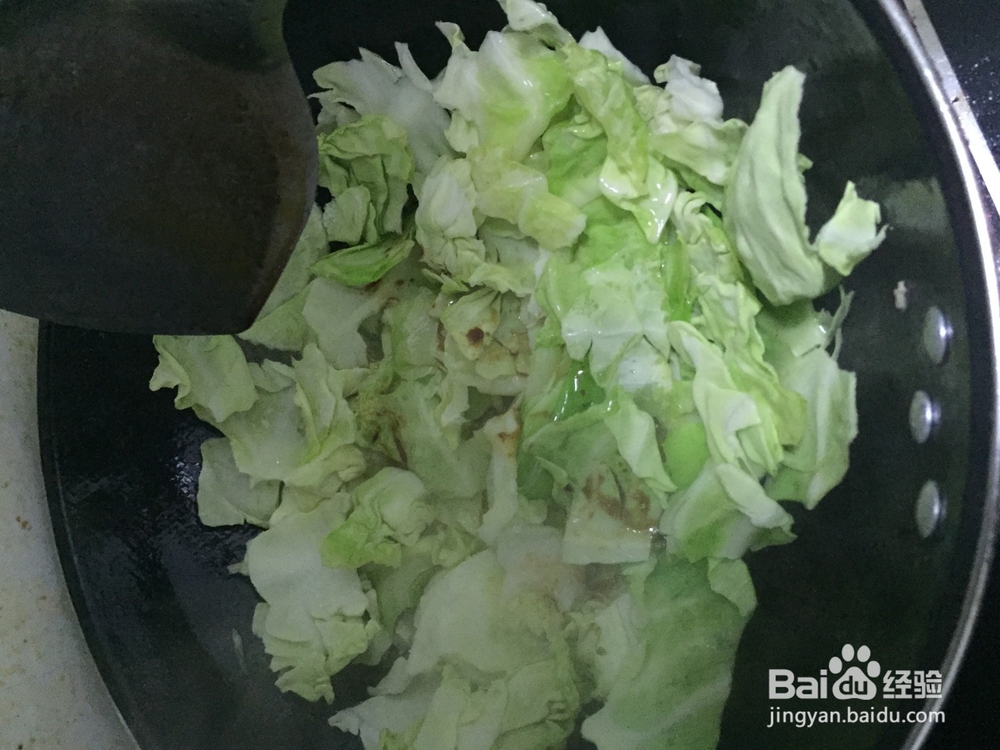 手撕包心菜炒五花肉的简单之法