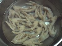 无骨泡椒凤爪的做法