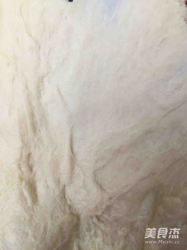 中种牛奶豆沙面包