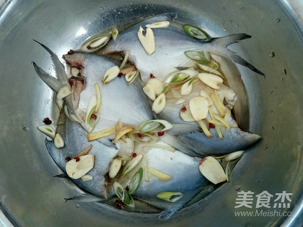 香煎鲳鱼的做法