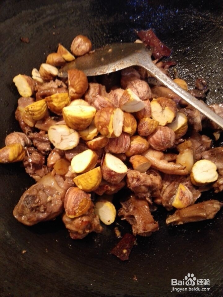 怎样制作公鸡烧板粟？