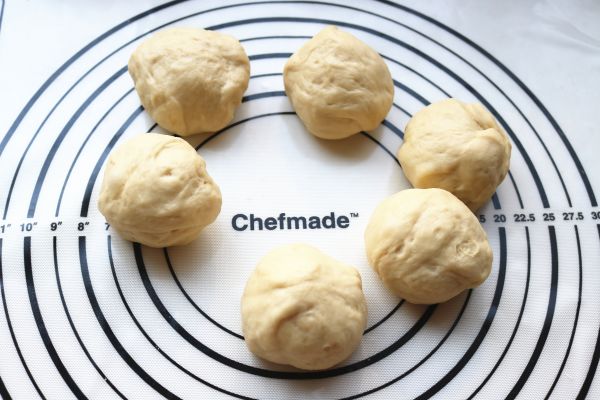 香肠沙拉玫瑰花面包