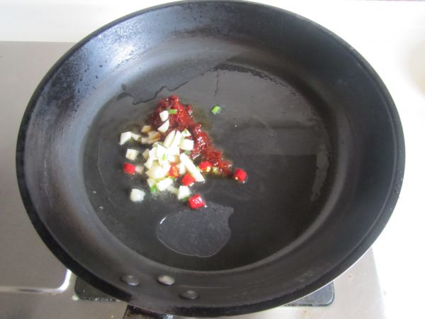 青椒素鸡炒回锅肉