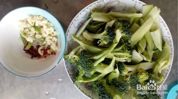 ；清爽美味凉拌西兰花