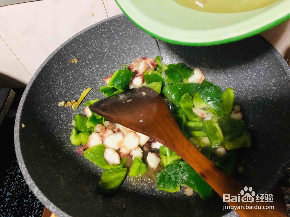 青椒炒鱿鱼的制作方法