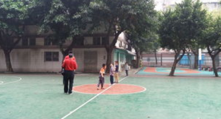 自由泳空中移臂陆地训练的方法
