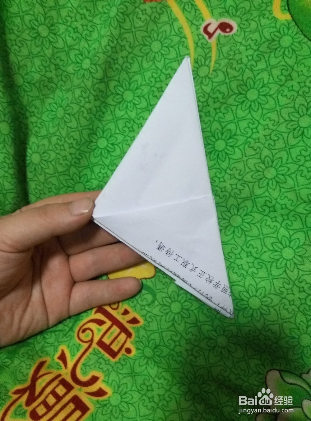 折纸艺术：怎样用纸折小船