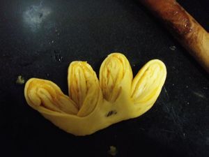 蝴蝶扇形蛋黄面包