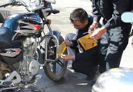 网上买的摩托车拿回来怎么上牌