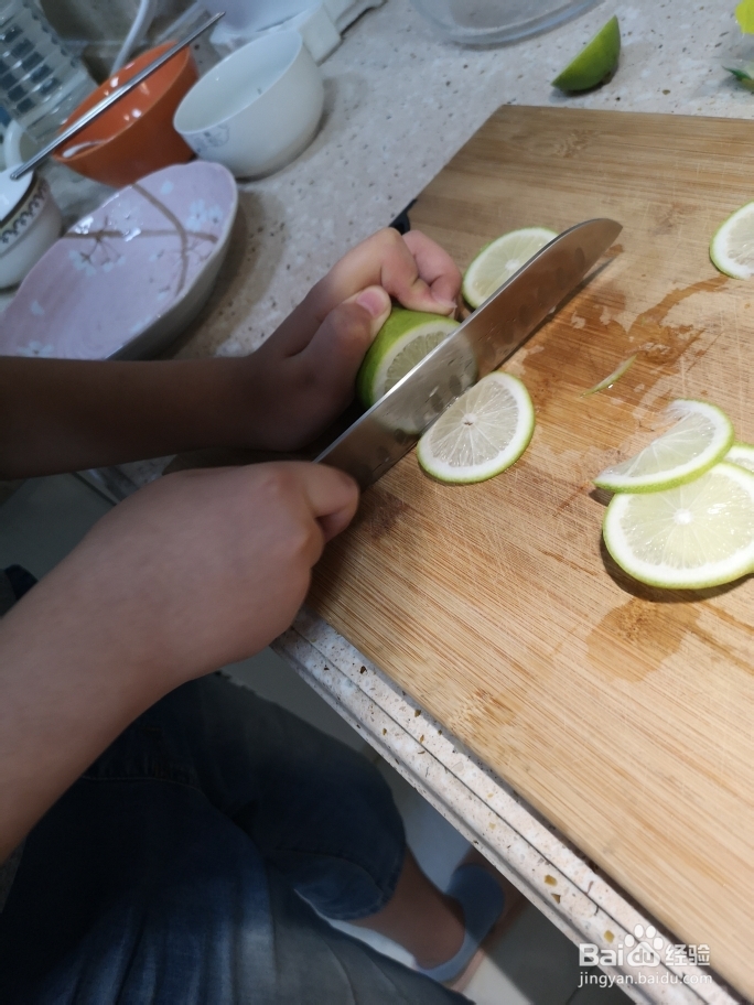 吃光光的青柠绿茶养乐多