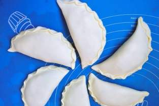 三鲜馅盒子怎么做