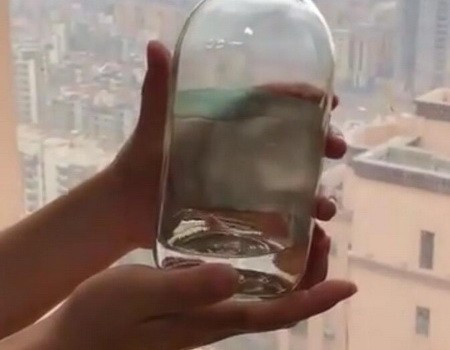 如何快速清理窗户上的乳胶漆