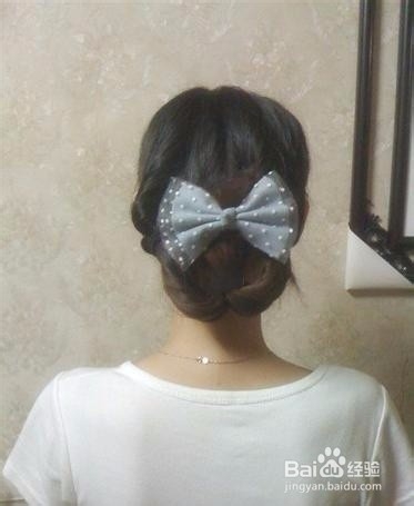 浪漫风情新娘盘发，适合稍微正式点的场合