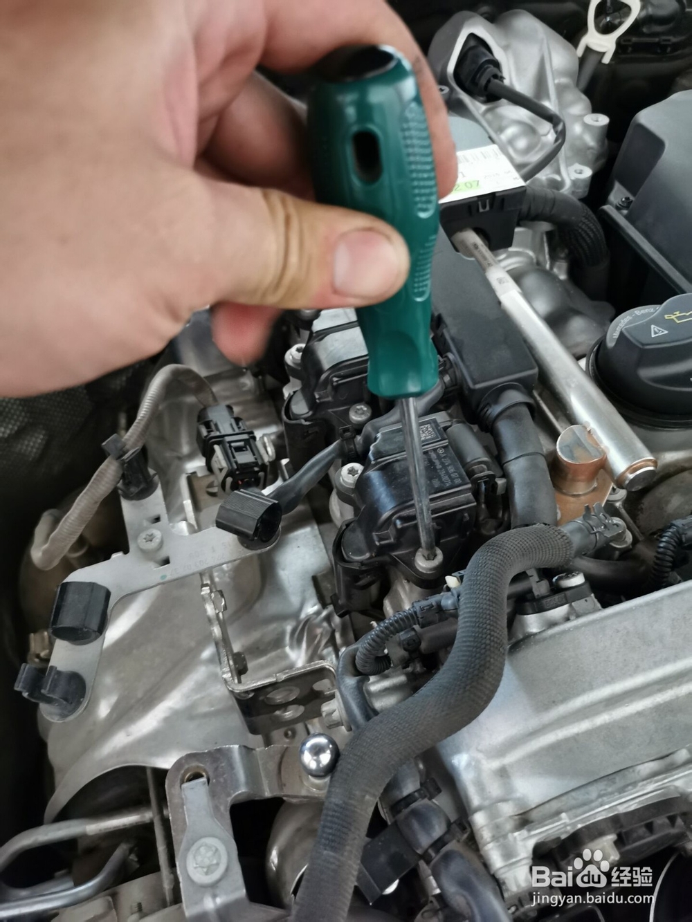 奔驰E200火花塞如何更换