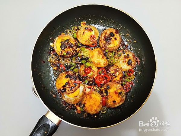 香辣金钱蛋的家庭制作方法