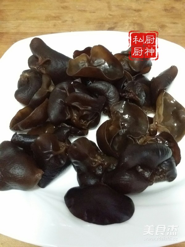 茭白拌木耳的做法