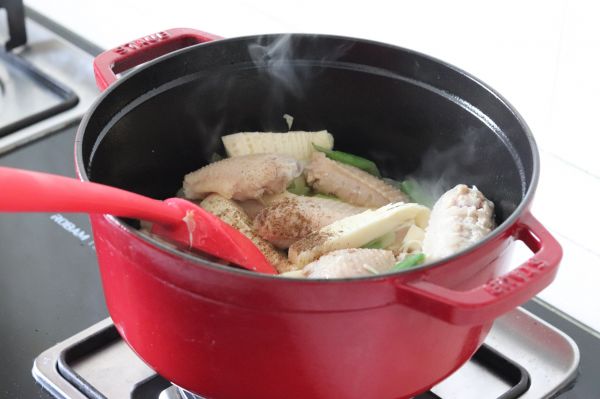 冬笋鸡翅刀削面