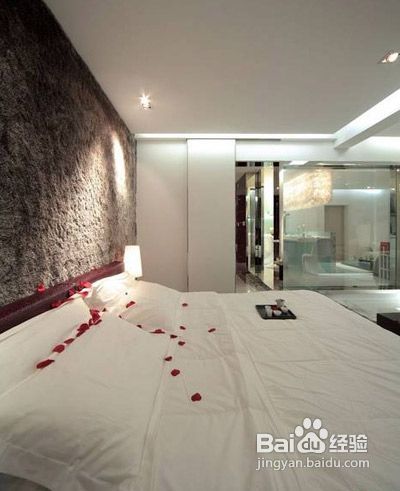 冷色调+淡彩成就通透舒适家园