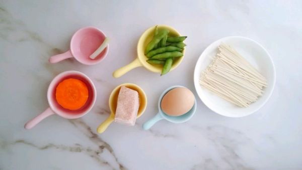 杂蔬鸡蛋面条饼