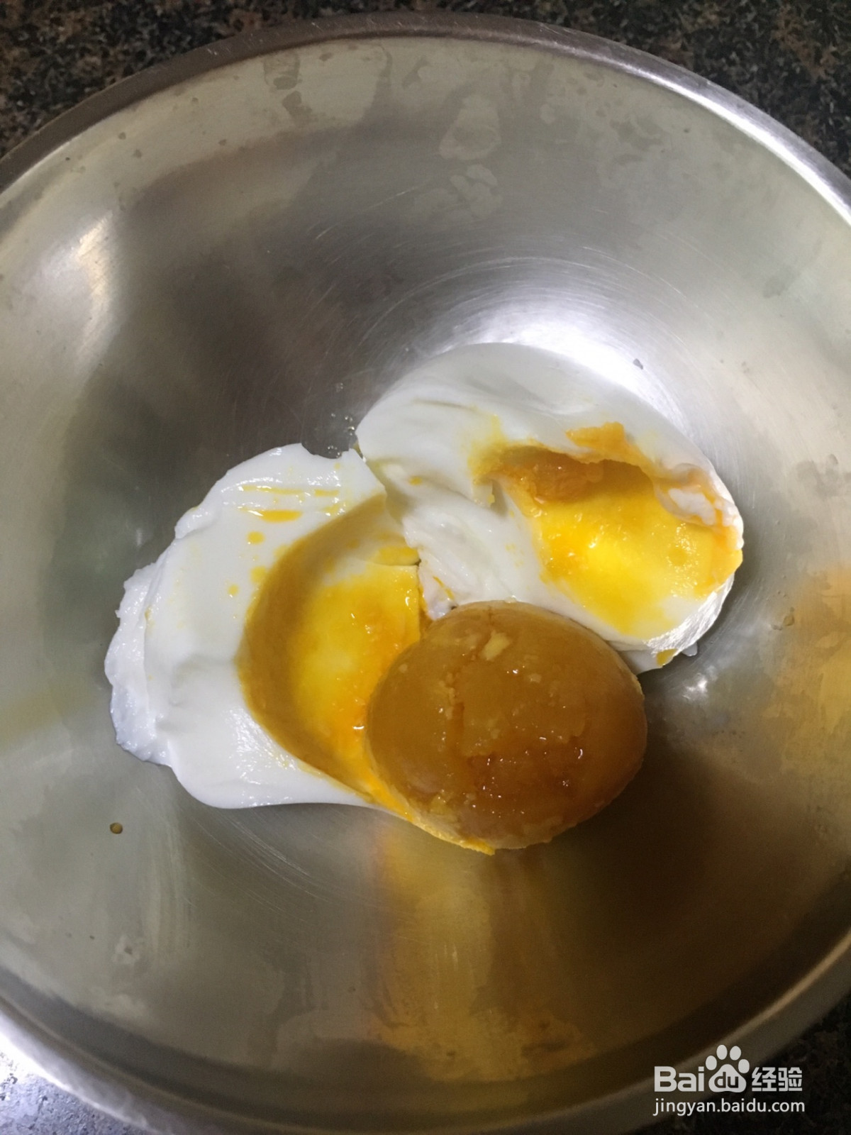 爆油起沙咸鸡蛋的做法