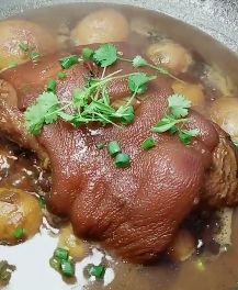 红烧酱肘子焖土豆的家常做法