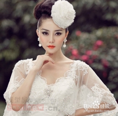 漂亮发饰塑造最美丽新娘