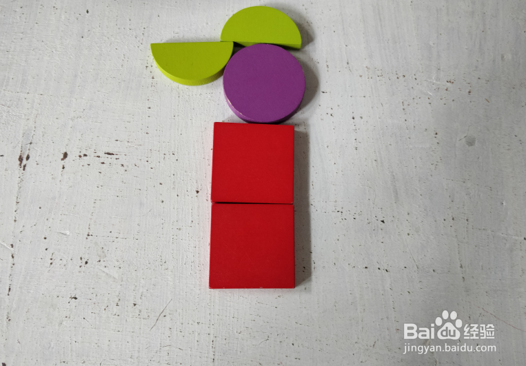 用智力拼板怎样拼一个戴帽子的运动者?