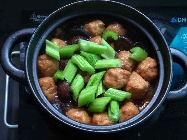 香菇虾米焖鱼丸