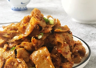 手撕孜然小面筋的做法