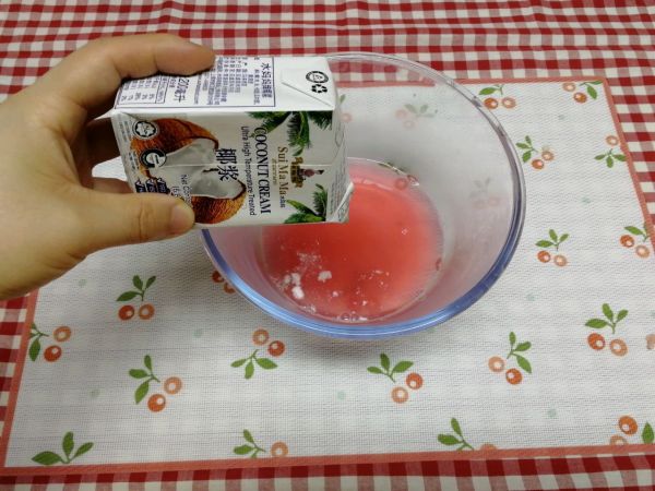 蜜桃双色果冻布丁