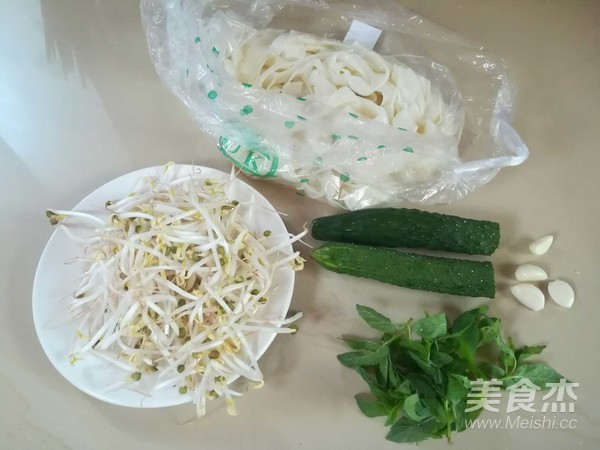 凉拌凉皮黄瓜丝