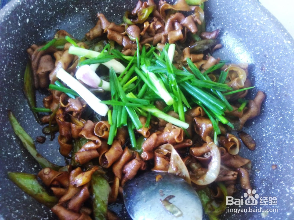 青椒爆炒鸭肠的做法