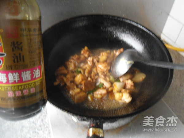 鸡腿烧元蘑的做法