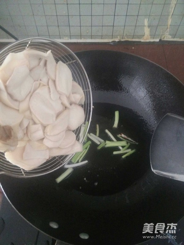 熘鸡腿菇的做法