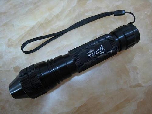 怎样选购看和田玉的手电筒